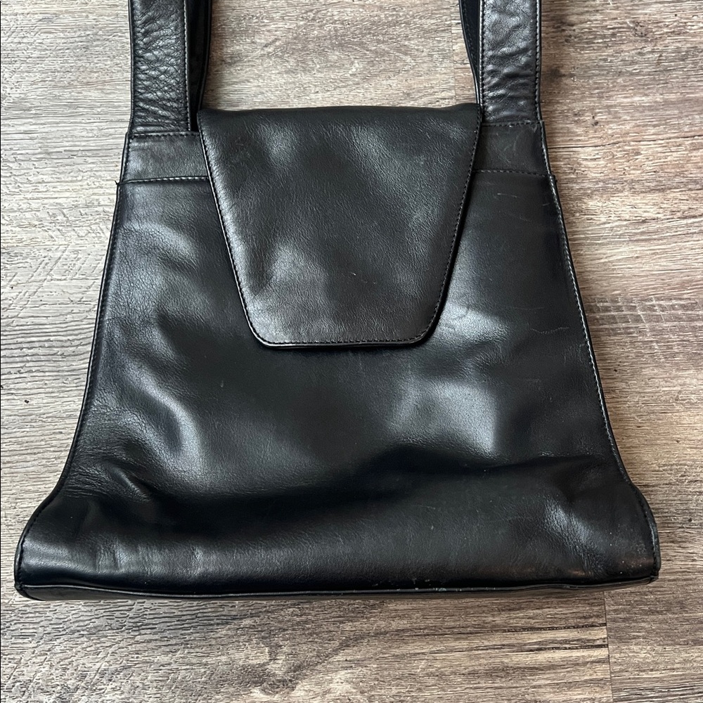 Vintage Neiman Marcus Black Leather Shoulder Bag — Classic Chic, Suede Lined ⚫️ - Picture 3 of 8